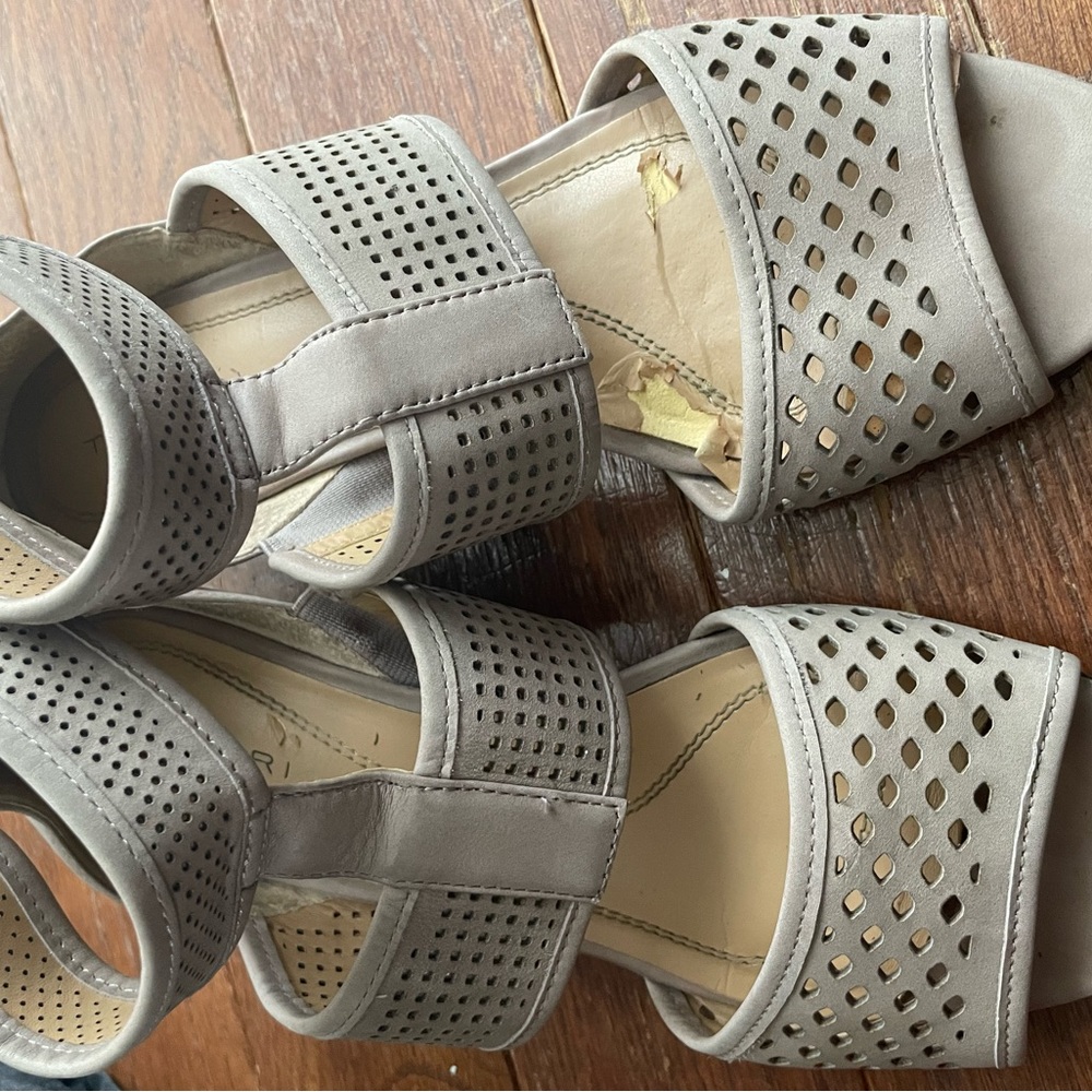 Tahari sandals
